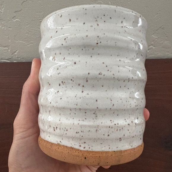 White speckled glaze ribbed stoneware cup vase mug handmade pottery raw clay - Picture 6 of 13